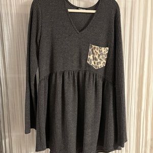 Gray sweater with leopard pocket
